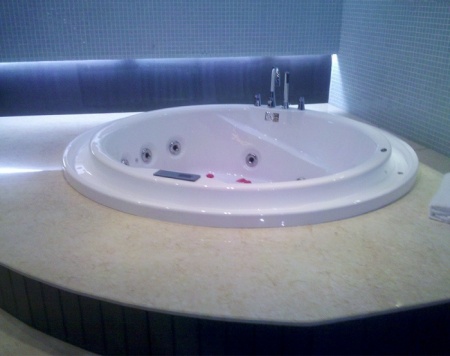 Гидромассажный спа-бассейн Sunrans SR840 Гидромассажный спа-бассейн Sunrans SR840