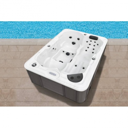 Спа бассейн Treesse Dubai